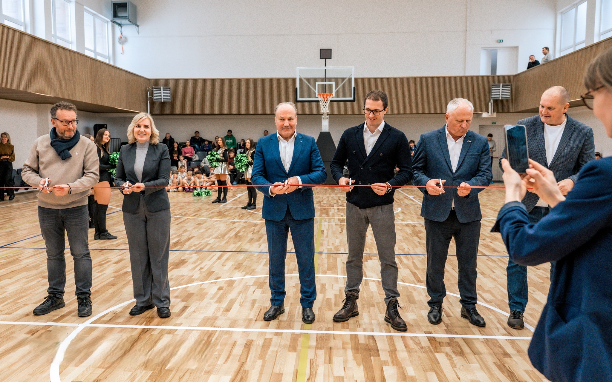Atidaryta atnaujinta krepšinio sporto salė!