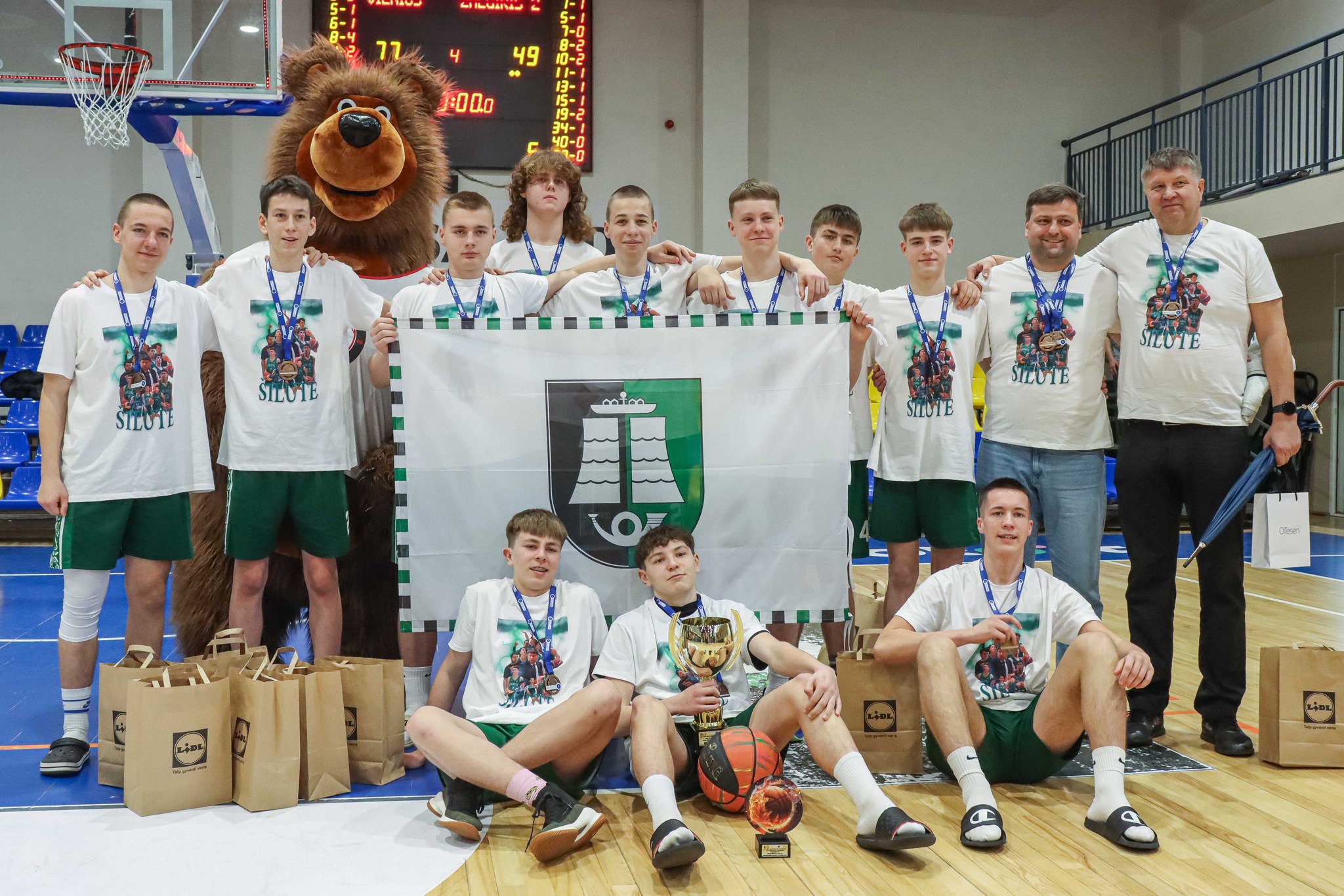 Všį „Šilutės sportas“ jaunieji krepšininkai neregėtose aukštumose