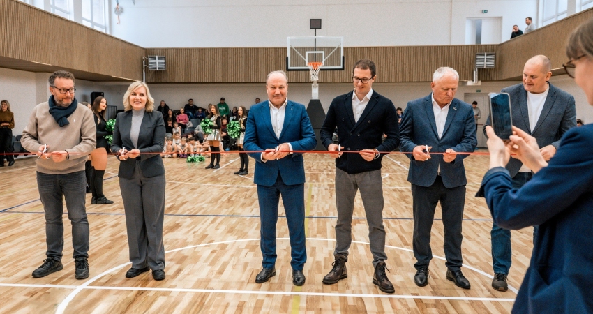 Atidaryta atnaujinta krepšinio sporto salė!
