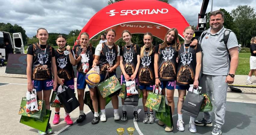 Istorinė diena VšĮ Šilutės sportas 3x3 merginų kre...
